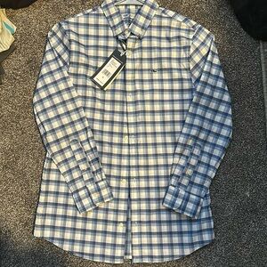 NWT Boys vineyard vines on the go performance button down size small Blue